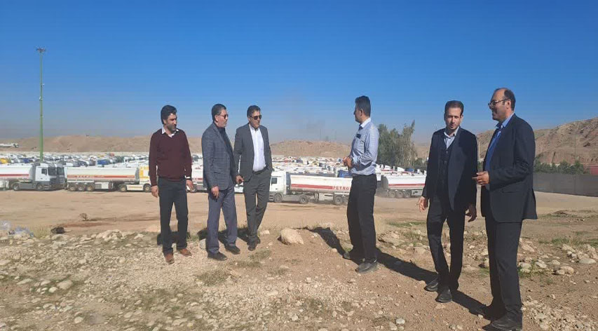 بازدید مدیر کل گمرک پرویزخان از پارکینگ کامیونهای حامل سوخت پرویزخان