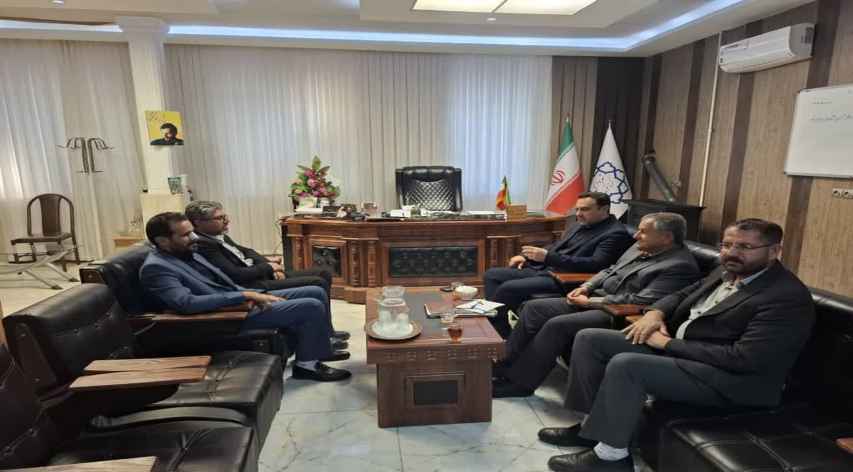 نشست مشترک مهندس فریبرز نجفی‌مهر، مدیرعامل سازمان همیاری شهرداری‌های استان کرمانشاه، با حضور مهندس نصرتی شهردار دالاهو و اعضای شورای اسلامی این شهر برگزار شد. 