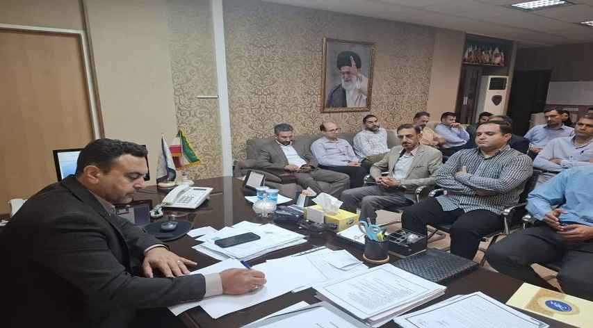 جلسه هم‌اندیشی مدیرعامل سازمان همیاری شهرداری‌های استان کرمانشاه با کارکنان برگزار شد