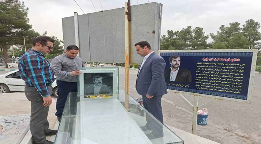 حضور مدیرعامل سازمان همیاری شهرداری‌های استان کرمانشاه بر مزار مرحوم علی حیدر کرمی