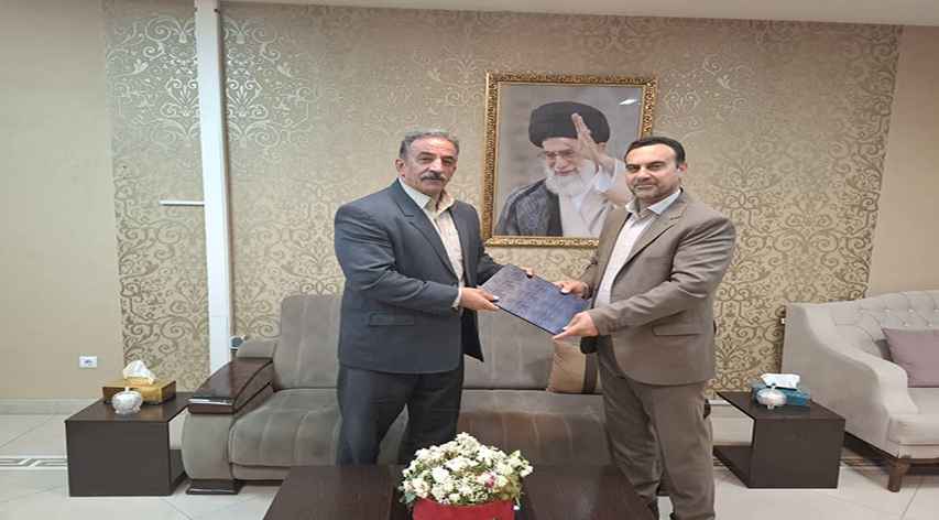 تجلیل از مسئول روابط عمومی سازمان همیاری شهرداری‌های استان کرمانشاه به مناسبت هفته روابط عمومی